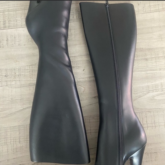 Black Leather Saint Laurent 68 boot with 110 heel - Picture 4 of 8